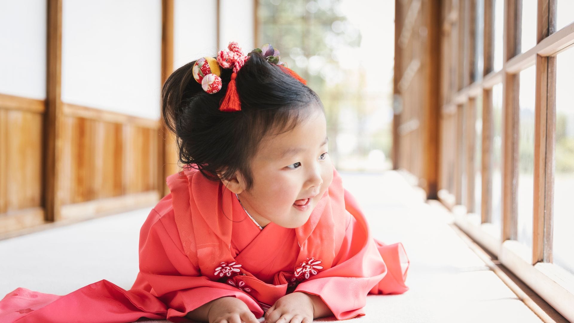 Niña japonesa con traje tradicional