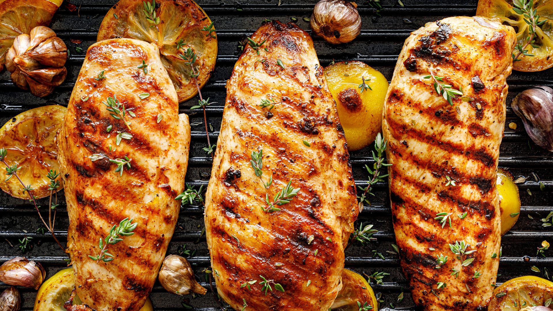 Pechugas de pollo a parrilla.
