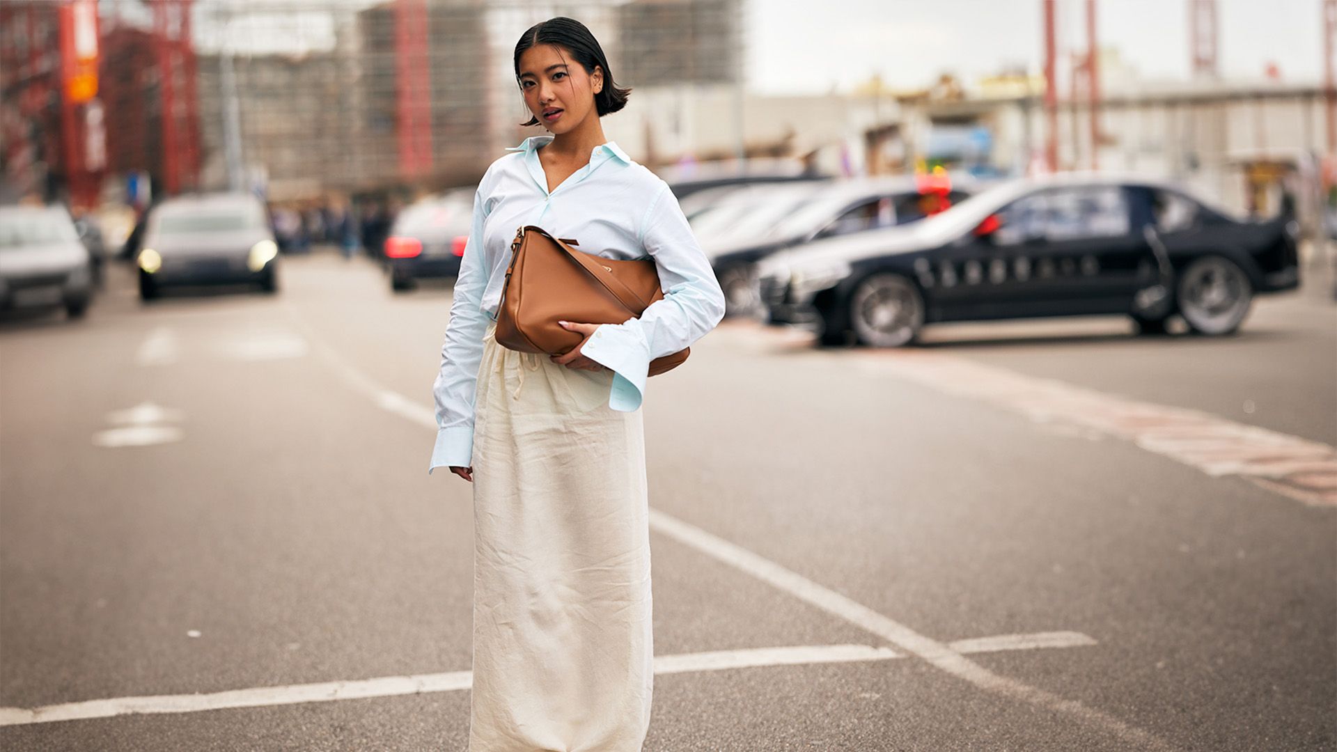 Confía en nuestra estilista: 4 looks con falda larga que podrás usar una y otra vez hasta el final del verano  