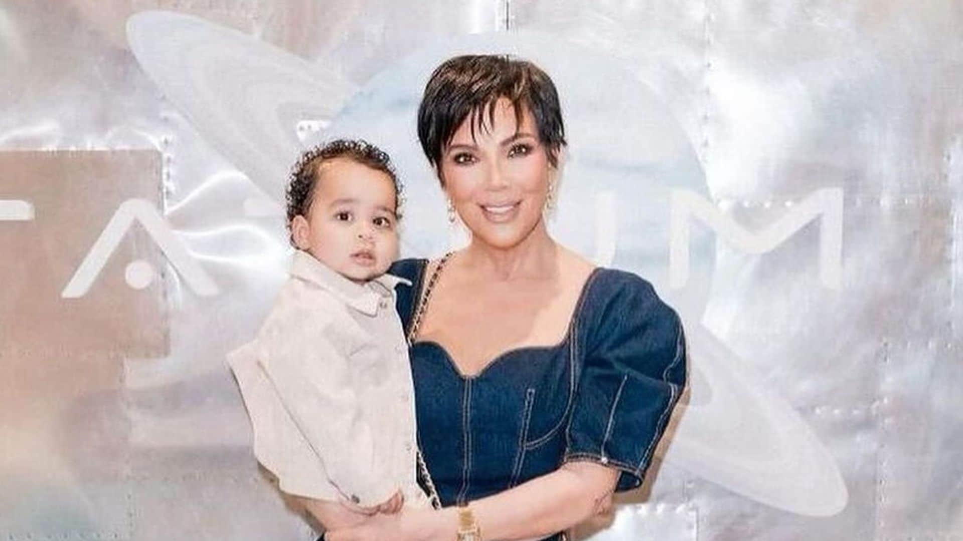 Kris Jenner, junto a su nieto Tatum