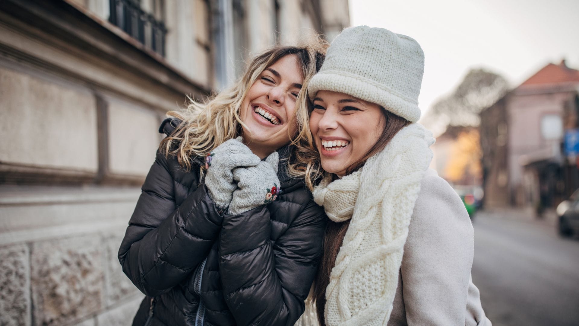 Las personas que siempre caen bien a los demás comparten estas habilidades sociales