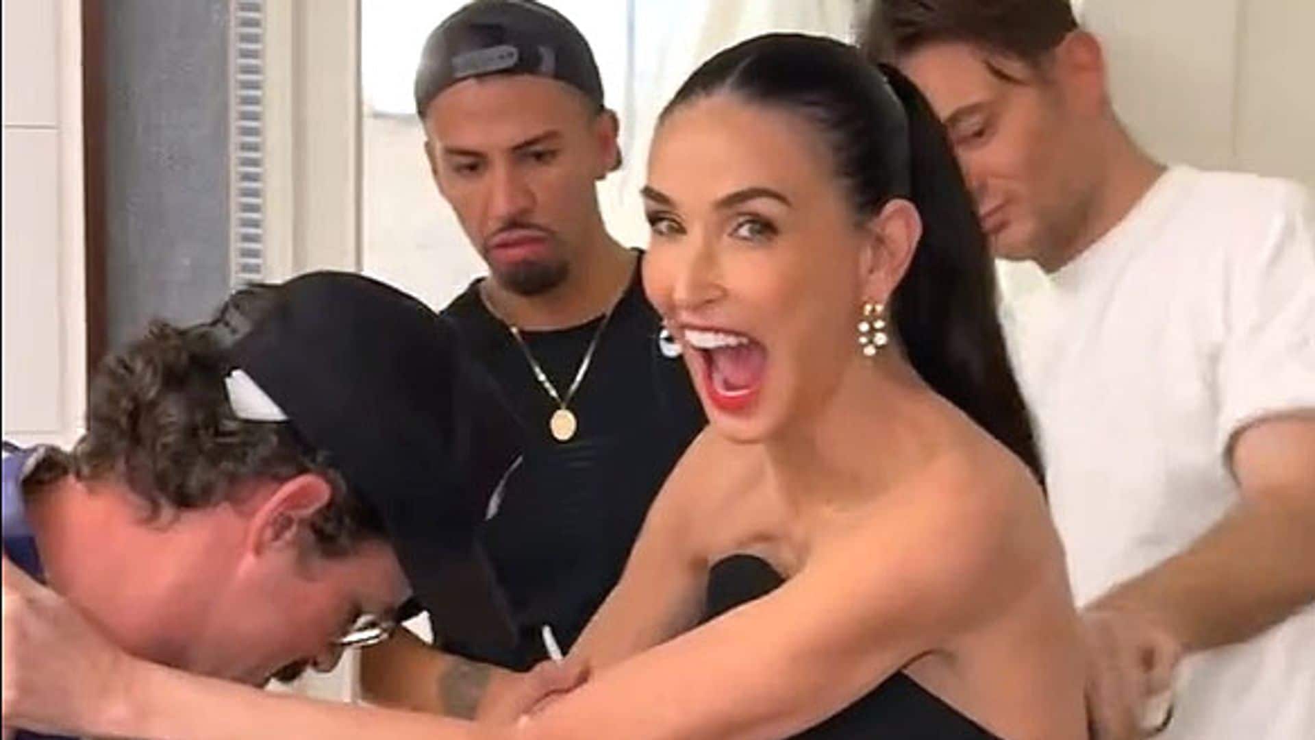 Demi Moore revela, de la forma más divertida, la realidad detrás de los ‘looks’ más elegantes