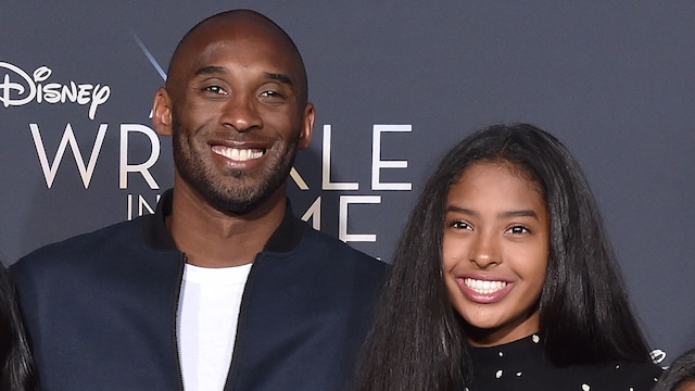 Vanessa Bryant, con Kobe Bryant, y sus hijas Natalia y Gianna en El Capitan Theatre, en febrero de 2018, en Los Angeles, California.