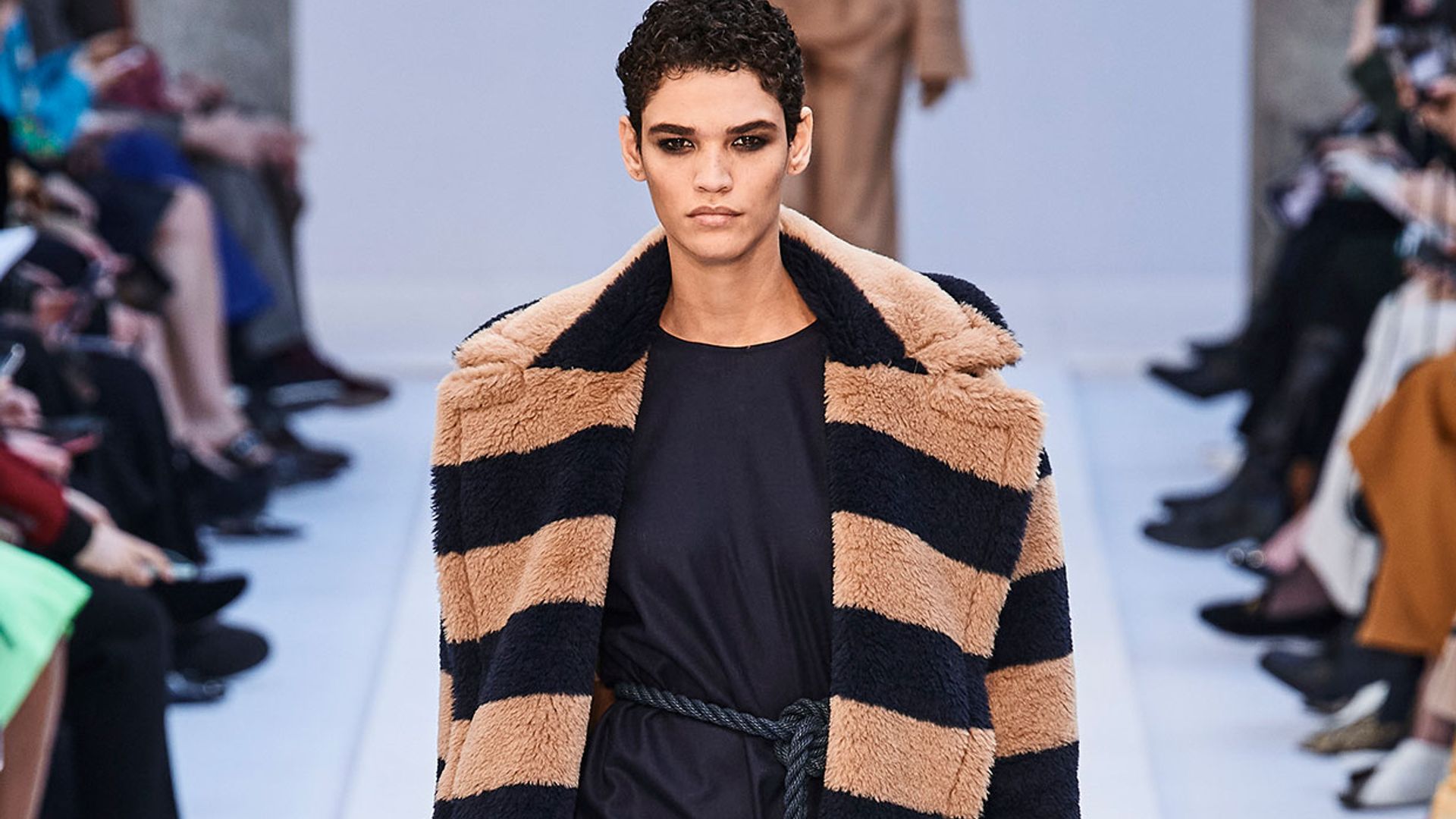 Guía para reinventar los estampados clásicos del otoño, por Max Mara