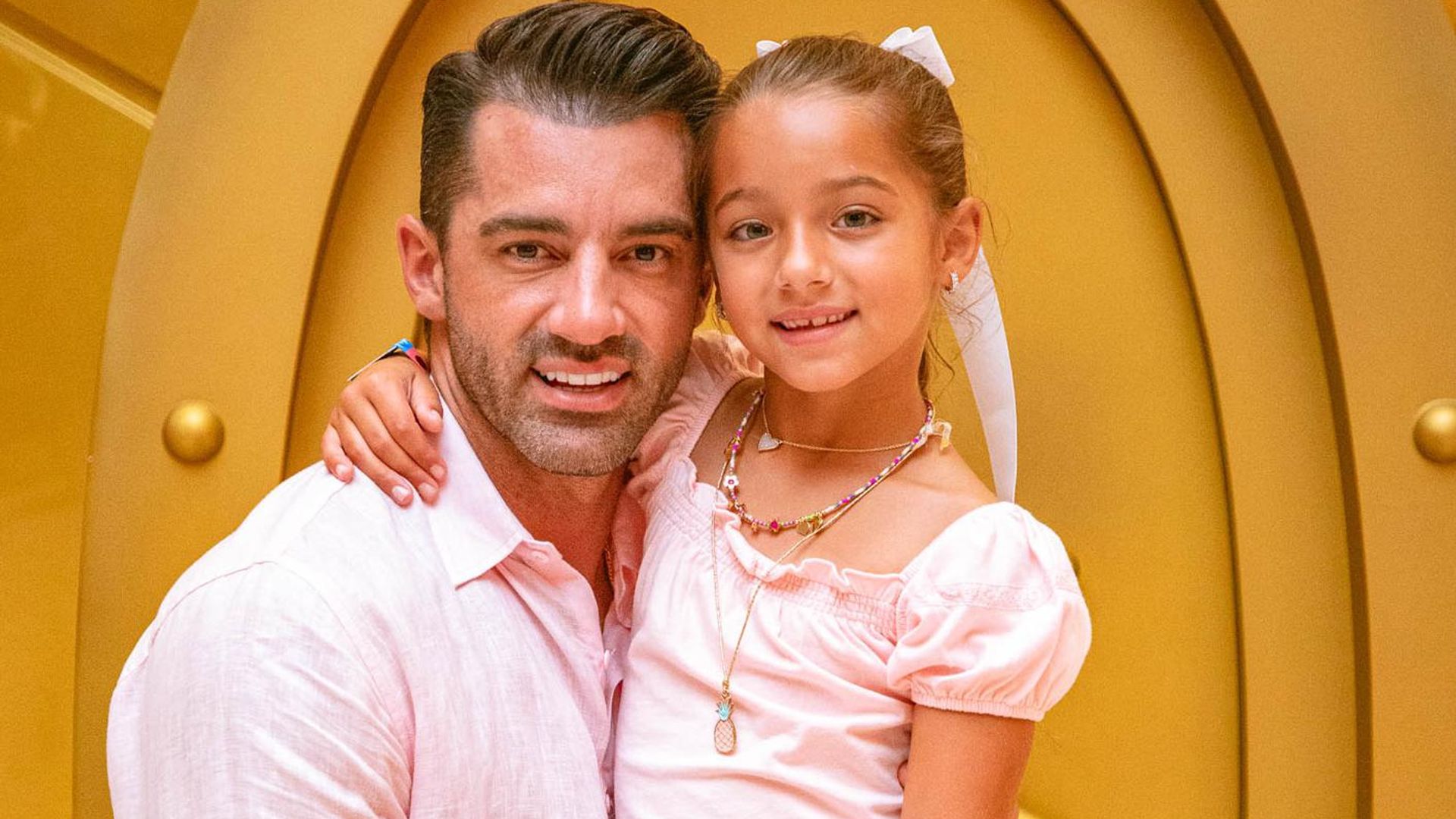 Toni Costa y su hija Alaïa arrancan sus vacaciones de verano