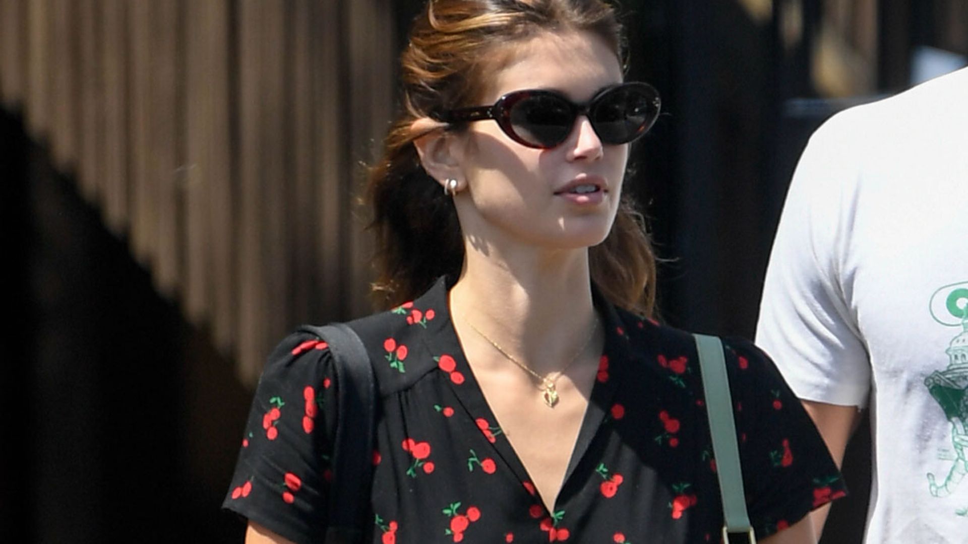 El divertido vestido estampado que conecta a Kaia Gerber con la aristocracia española