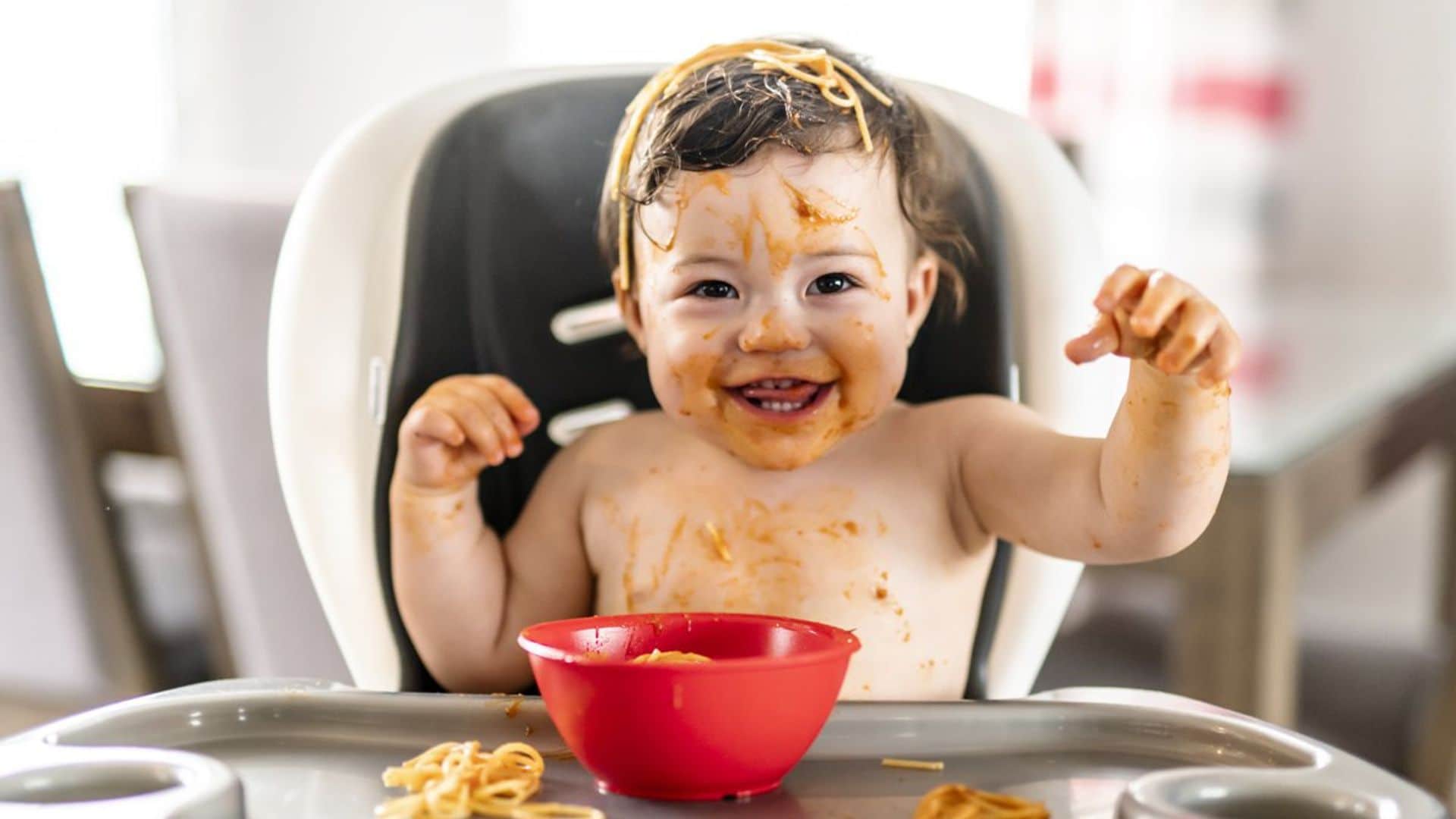 ¿Sabes qué es la alimentación complementaria regulada por el bebé?