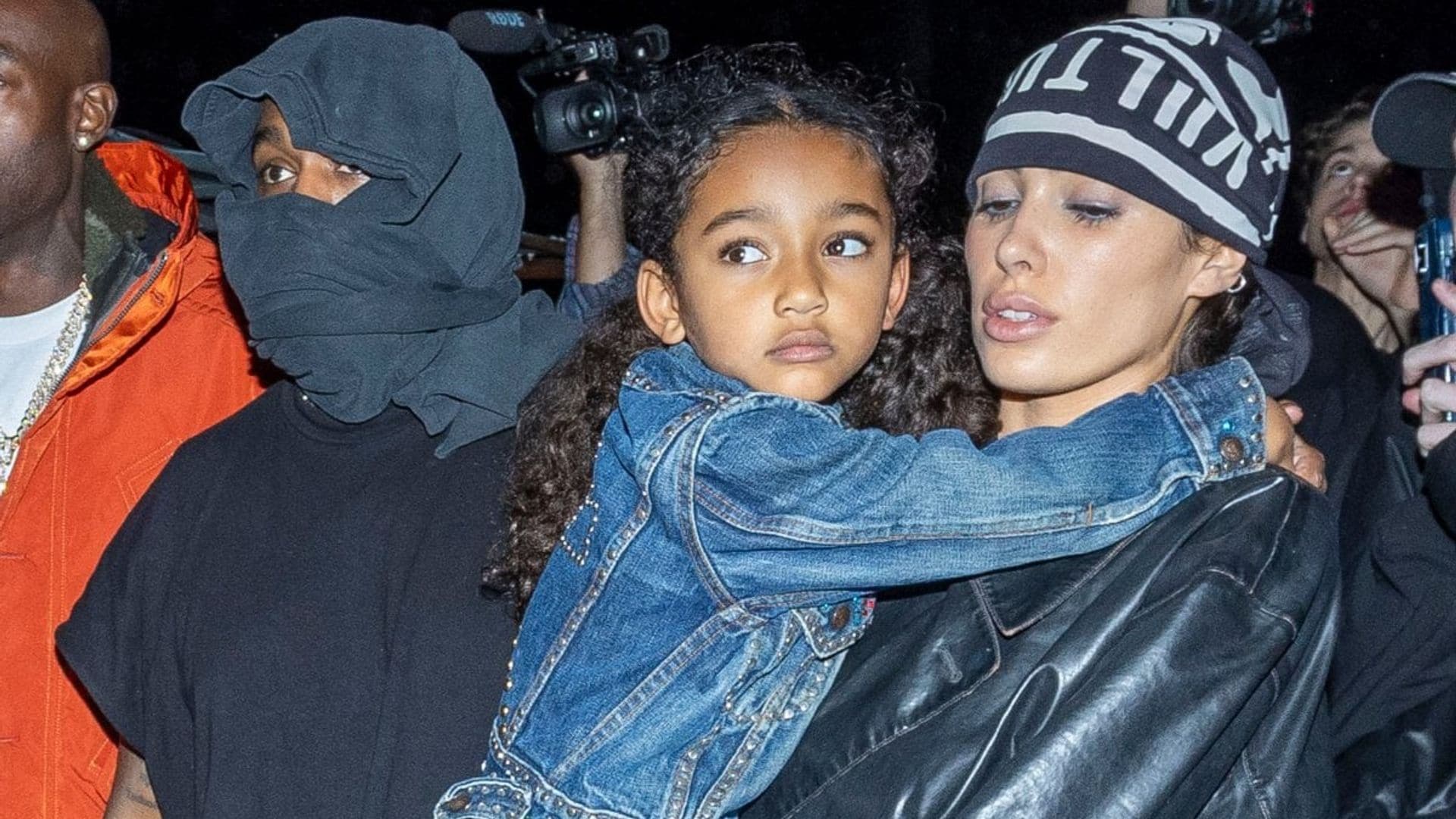 Por primera vez, los hijos de Kim Kardashian aparecen con la esposa de Kanye, Bianca Censori