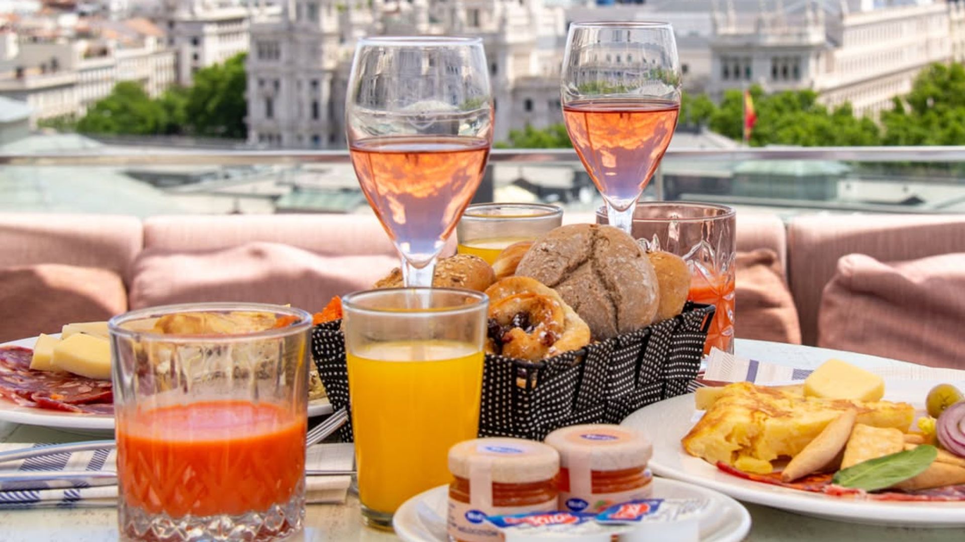 ROOFTOP BRUNCH CASA SUECIA