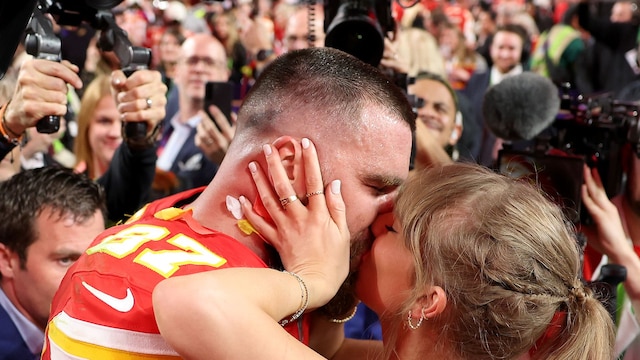  Travis Kelce con su novia Taylor Swift