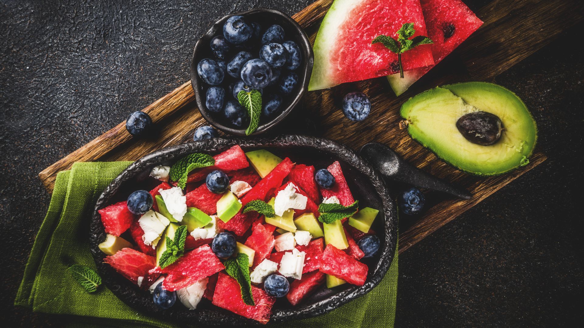 Ensalada de sandía, aguacate y queso
