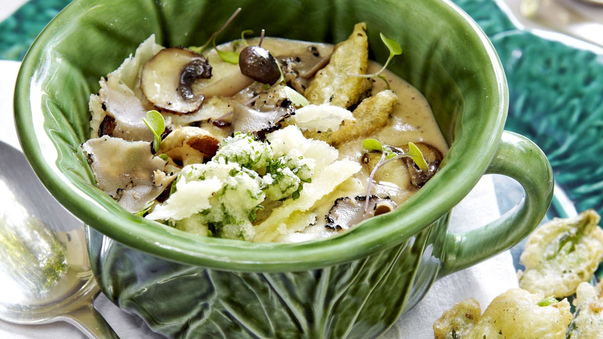 Sopa de champiñones con tempura de apio
