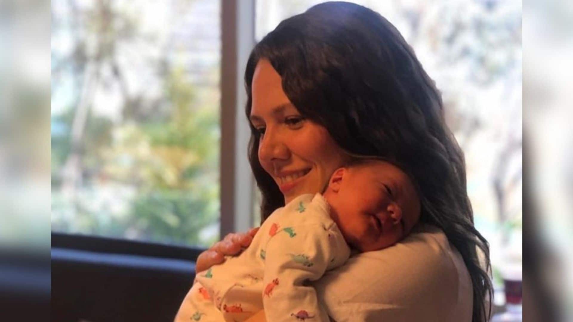 ¡Para derretirse! Joy Huerta le canta a su hija Noah para que pueda dormir bien
