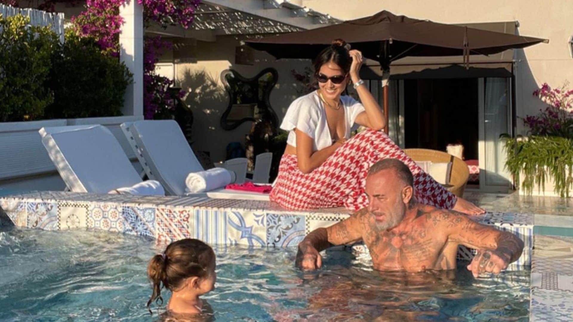 De su llegada en helicóptero a los detalles del lujoso hotel: las vacaciones de Gianluca Vacchi y su familia en Capri