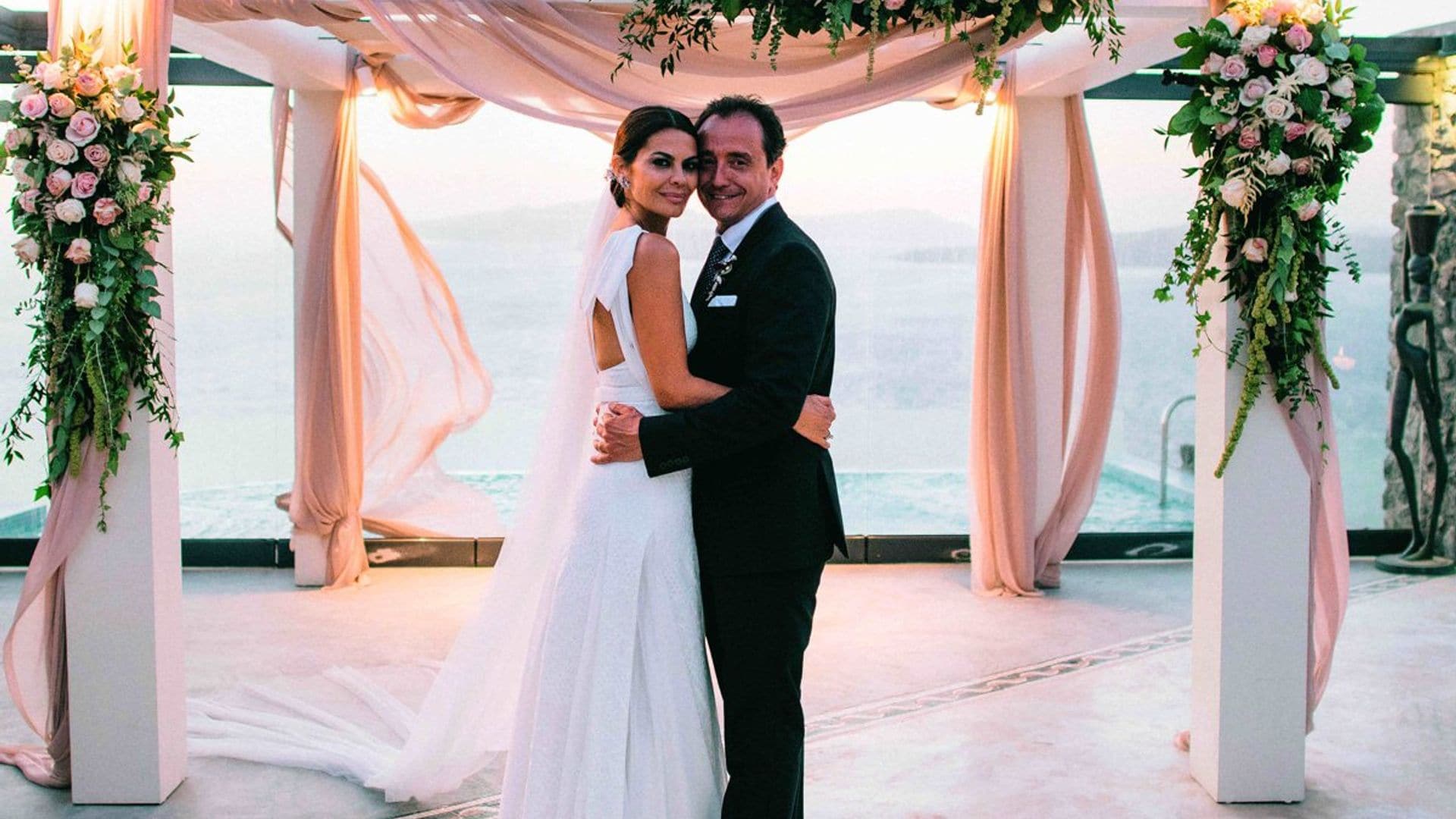 Así contó ¡HOLA! la gran boda griega de María José Suárez en Santorini