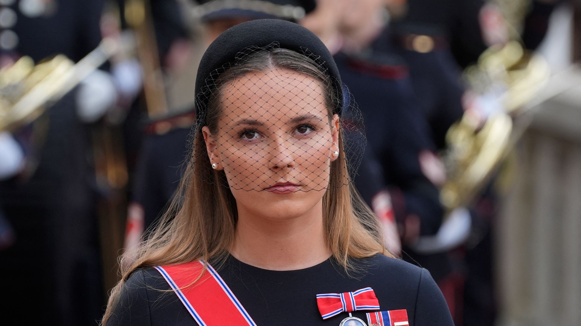 La princesa heredera Ingrid Alexandra de Noruega llega al Parlamento, en Oslo, antes del inicio de la ceremonia de juramento de su padre, el rey Haakon VIII, ante la Constitución, el 1 de septiembre de 2026. Haakon VIII se convirtió en rey tras el fallecimiento de su padre, Harald V, el 28 de agosto a los 89 años