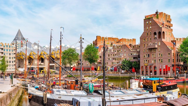 Panorámica del puerto de Róterdam con las famosas casas Cubo