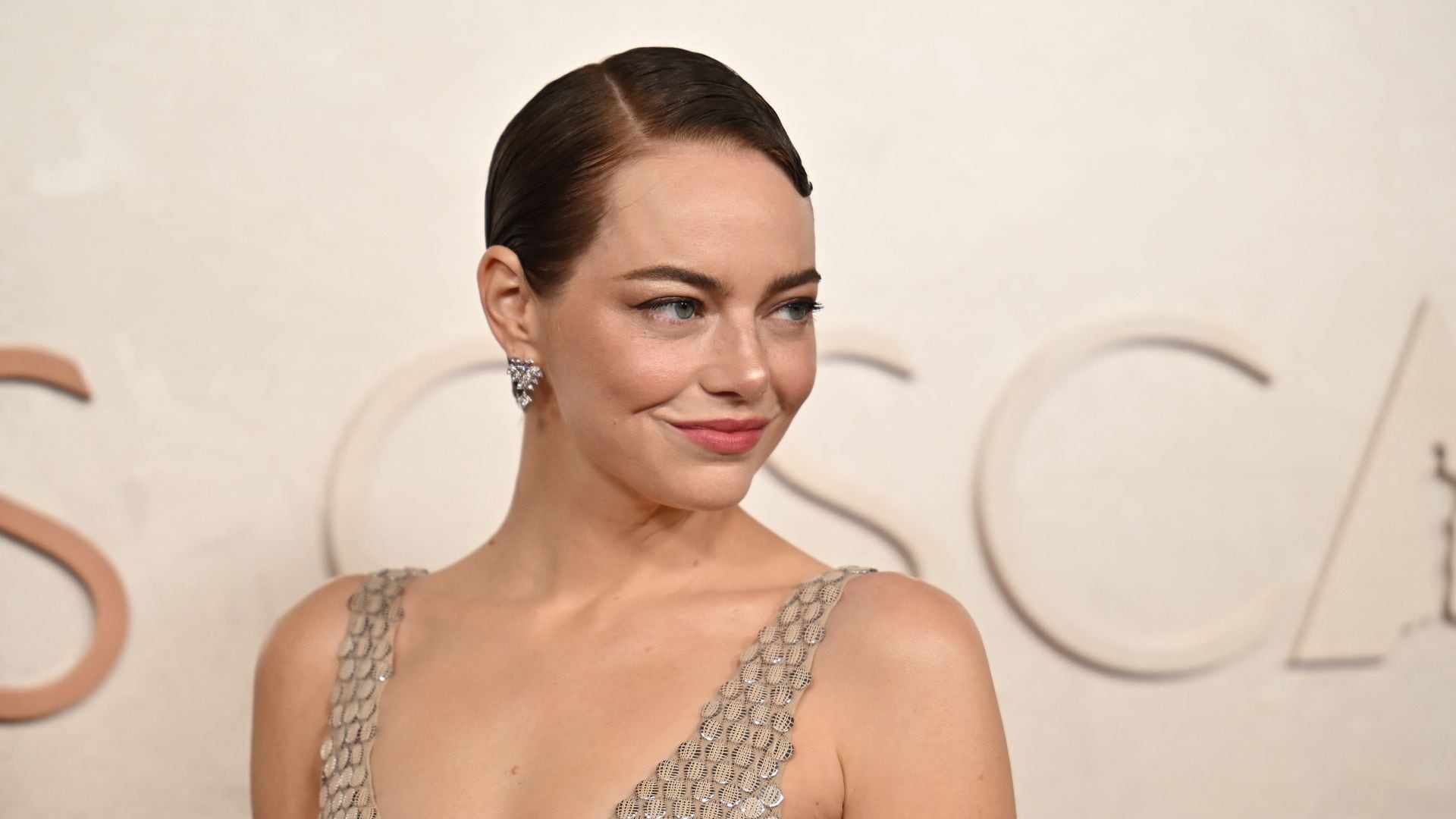 Emma Stone sorprende con un pixie cut inspirado en 'The Great Gatsby' en los Premios Oscar