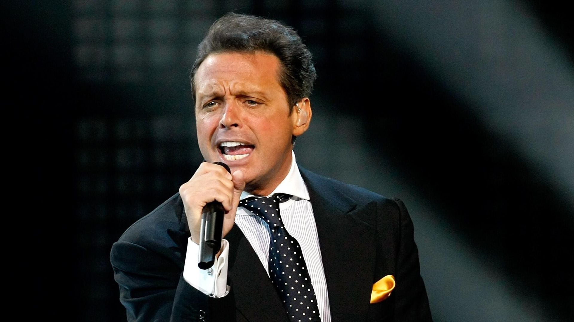 Luis Miguel se hace viral por cantar su propia canción