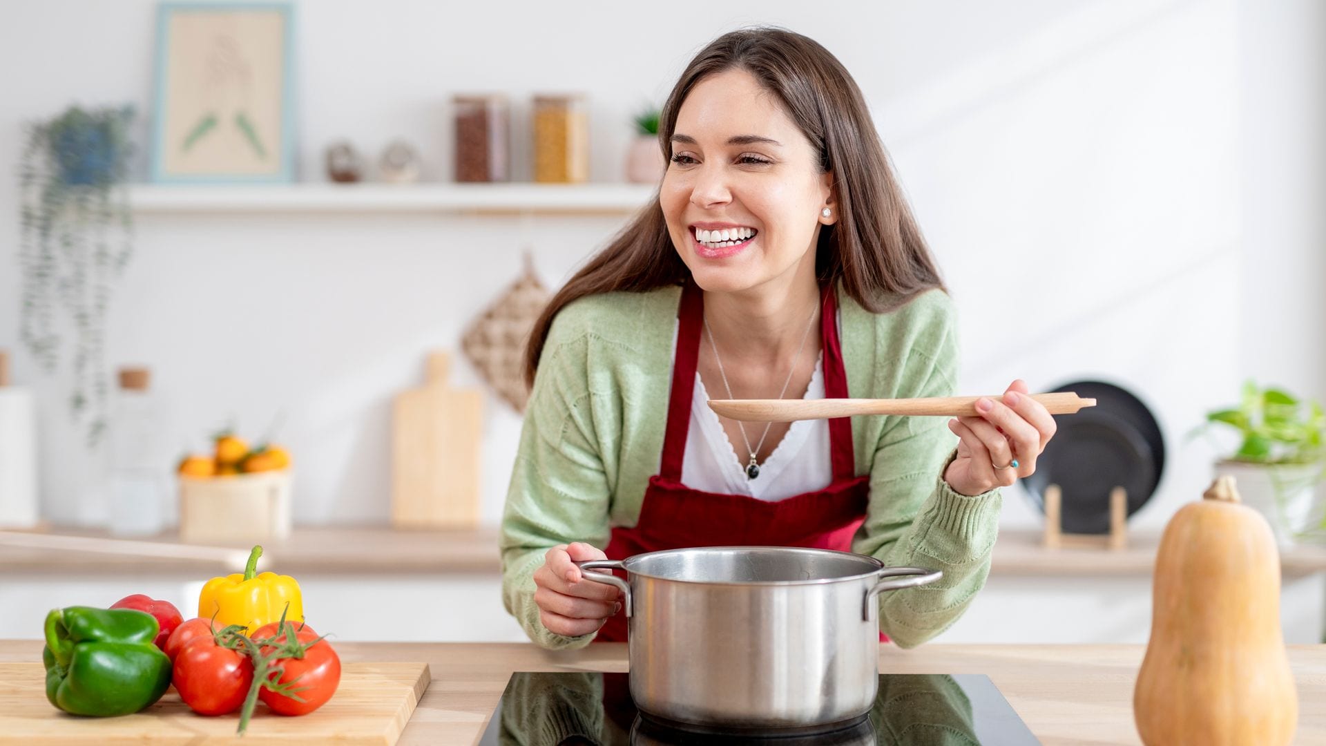 Los mejores trucos de cocina y hábitos de la nutricionista Sandra Moñino para dejar de sentirte hinchada
