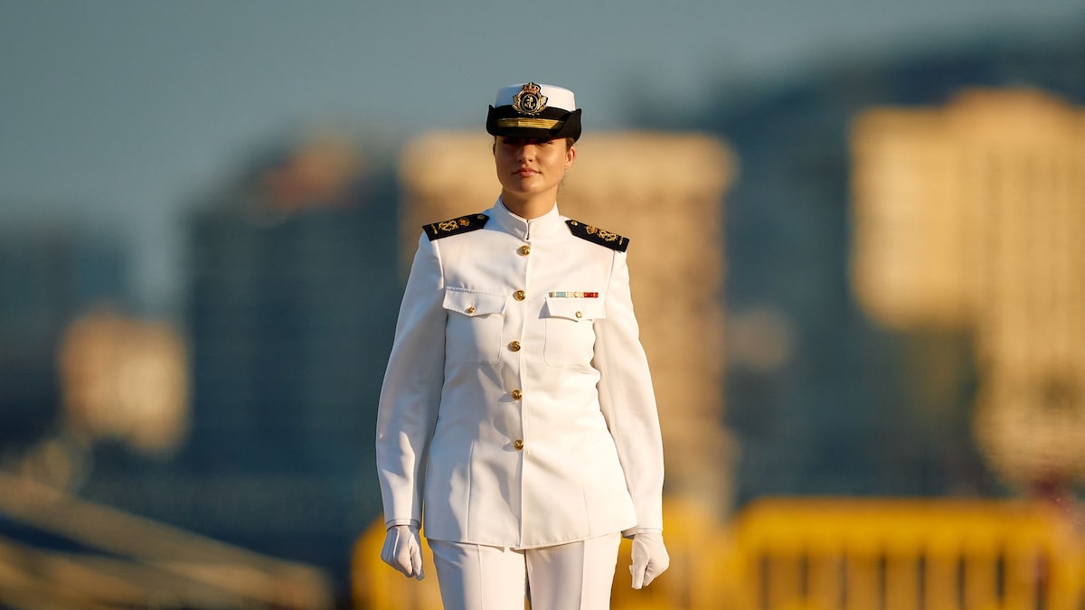 La intensa hoja de ruta de la princesa Leonor: de Marín a Girona y del uniforme militar al vestido de gala
