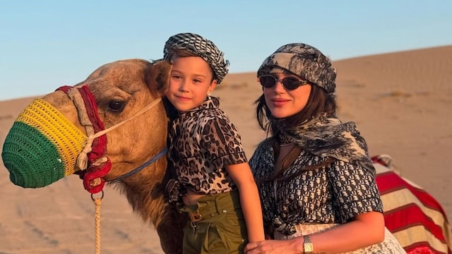 Fernada Gómez y su hija María Fernanda durante sus vacaciones en Arabia Saudita.