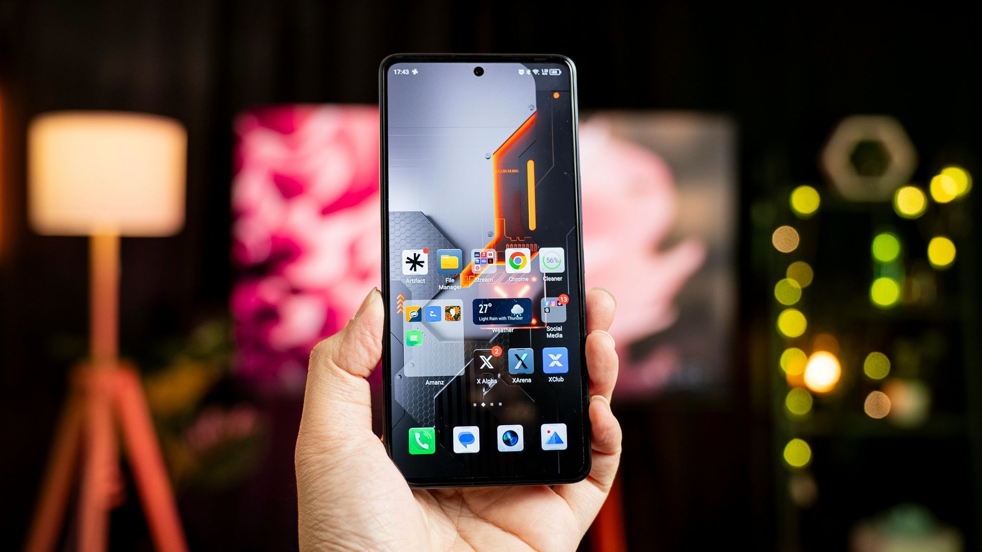 Un teléfono móvil con fondo desenfocado