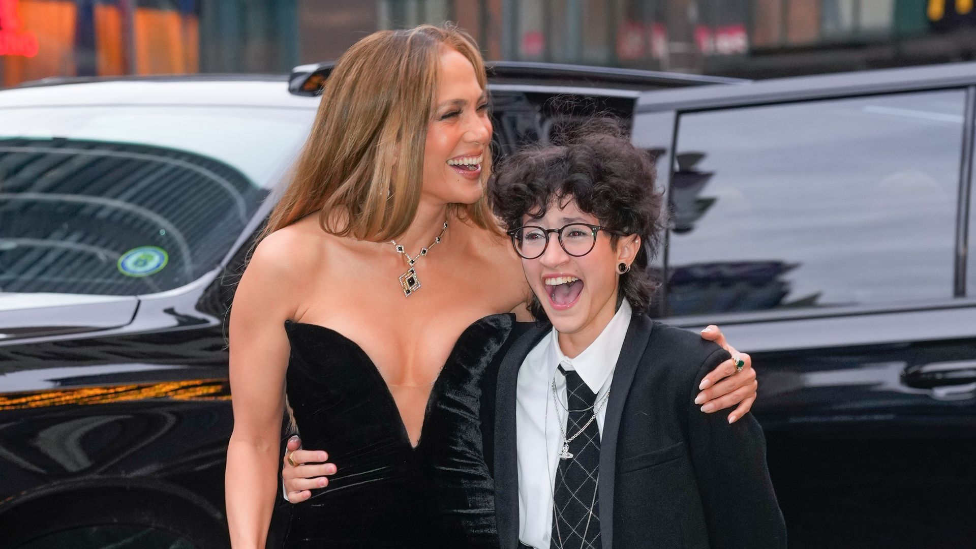 Jennifer Lopez lo da todo en el concierto de Ariana Grande con Oskar, uno de sus mellizos, y Fin Affleck