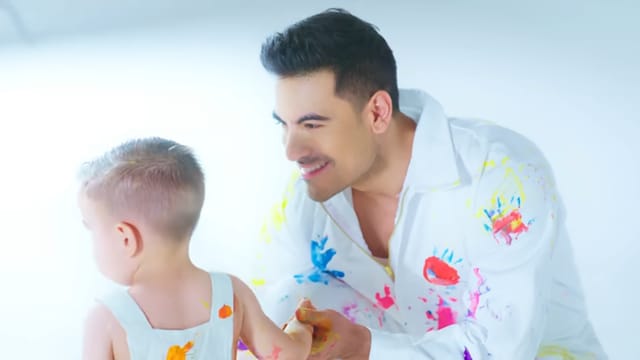 Carlos Rivera presentó así a su hijo León