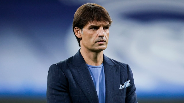 Plano medio de Fernando Morientes en un  partido de fútbol