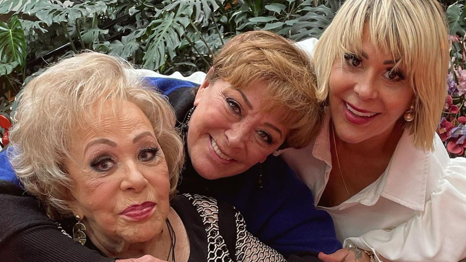 Silvia Pinal reaparece en las redes sociales junto a Alejandra Guzmán
