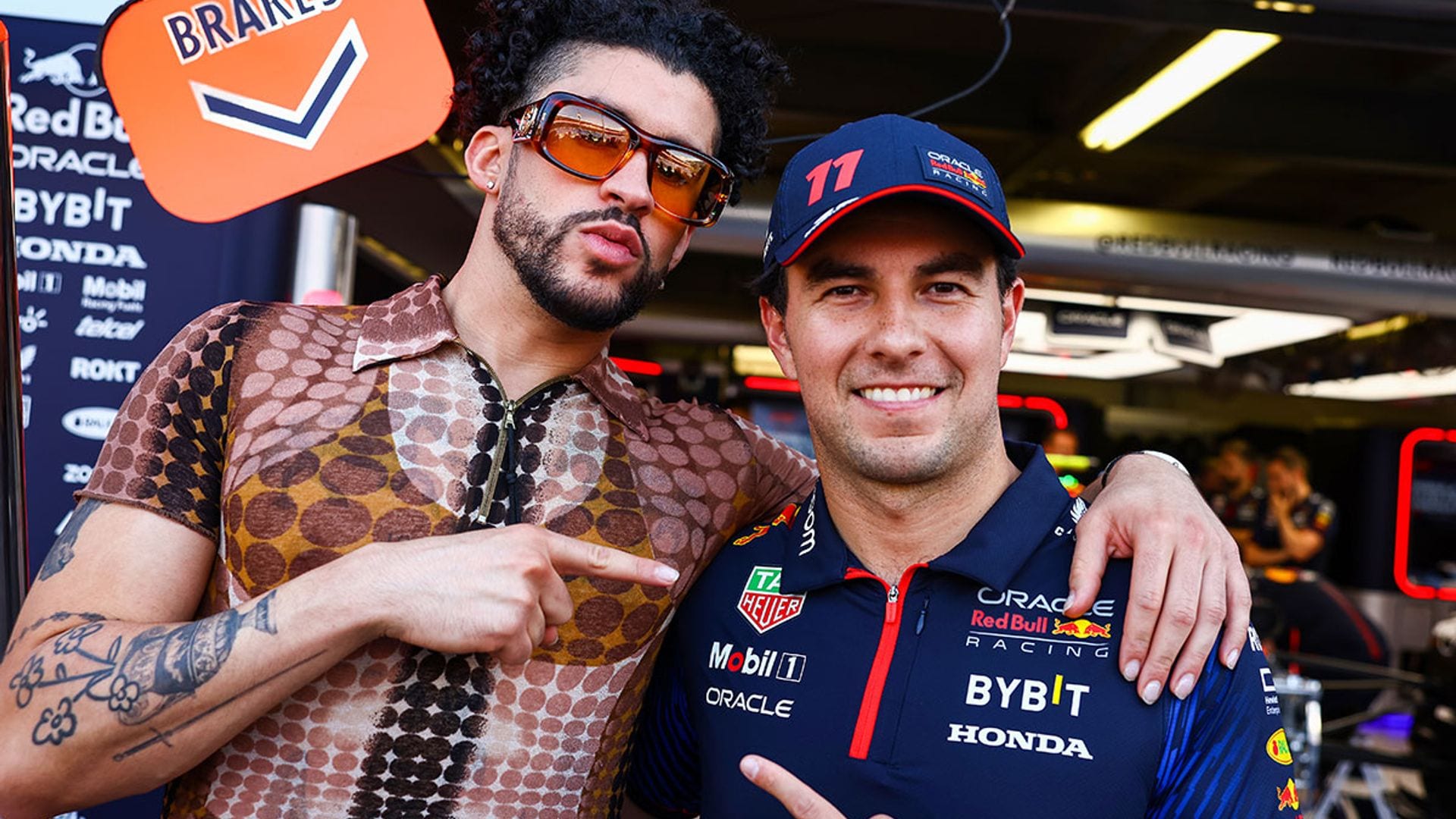 El Checo Pérez presume su divertido encuentro con Bad Bunny en Mónaco