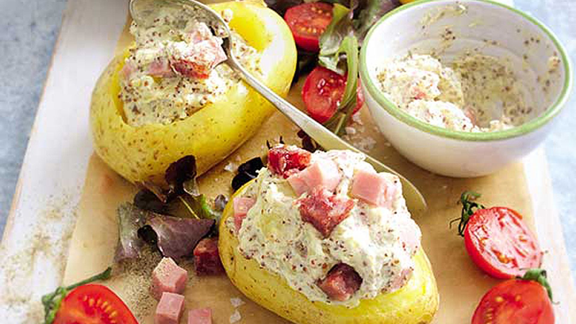 Patatas asadas rellenas a la mostaza