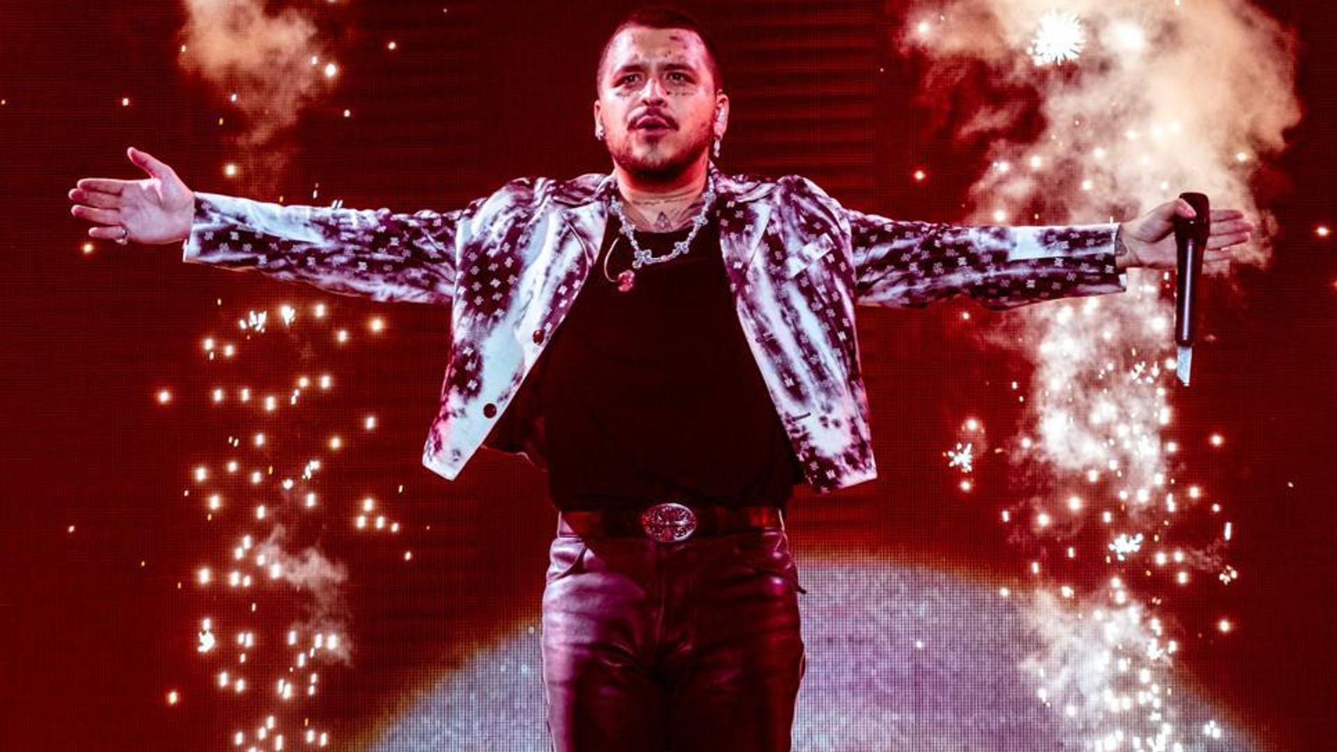 Christian Nodal en su esplendor: lleno total en Madrid y lleno de amor por la espera de su bebé