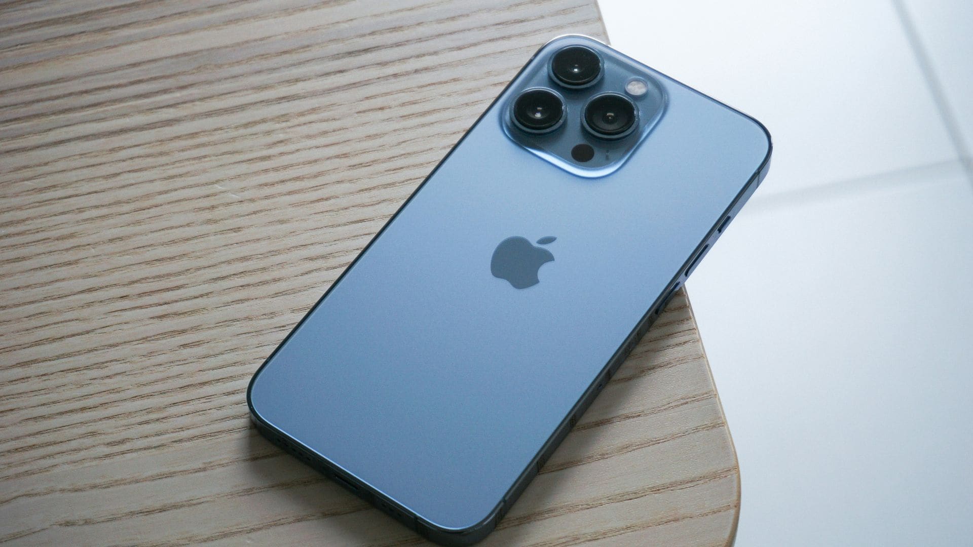 iPhone 14 vs. iPhone 15: te cuento todo lo que necesitas saber para elegir entre uno u otro