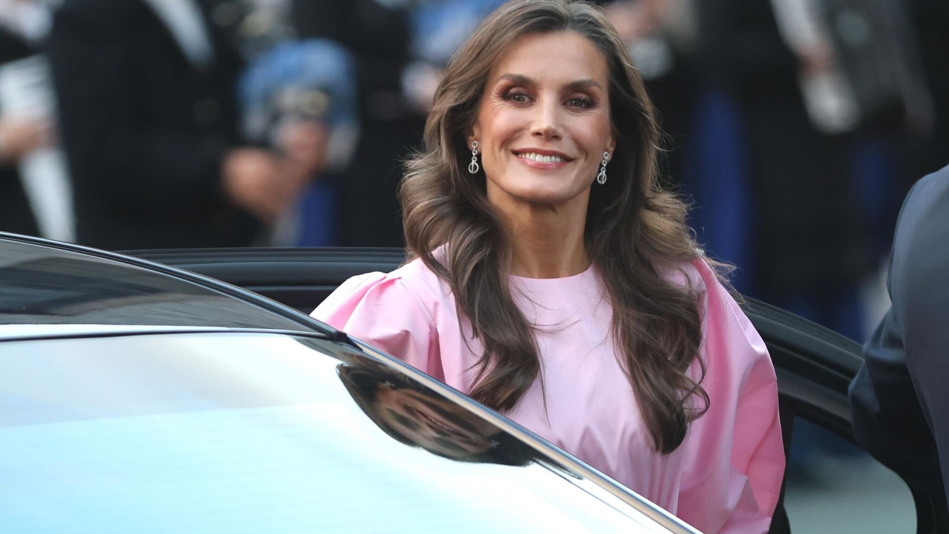 Doña Letizia arrasa entre los jóvenes: analizamos el ‘fenómeno’ de la Reina de España