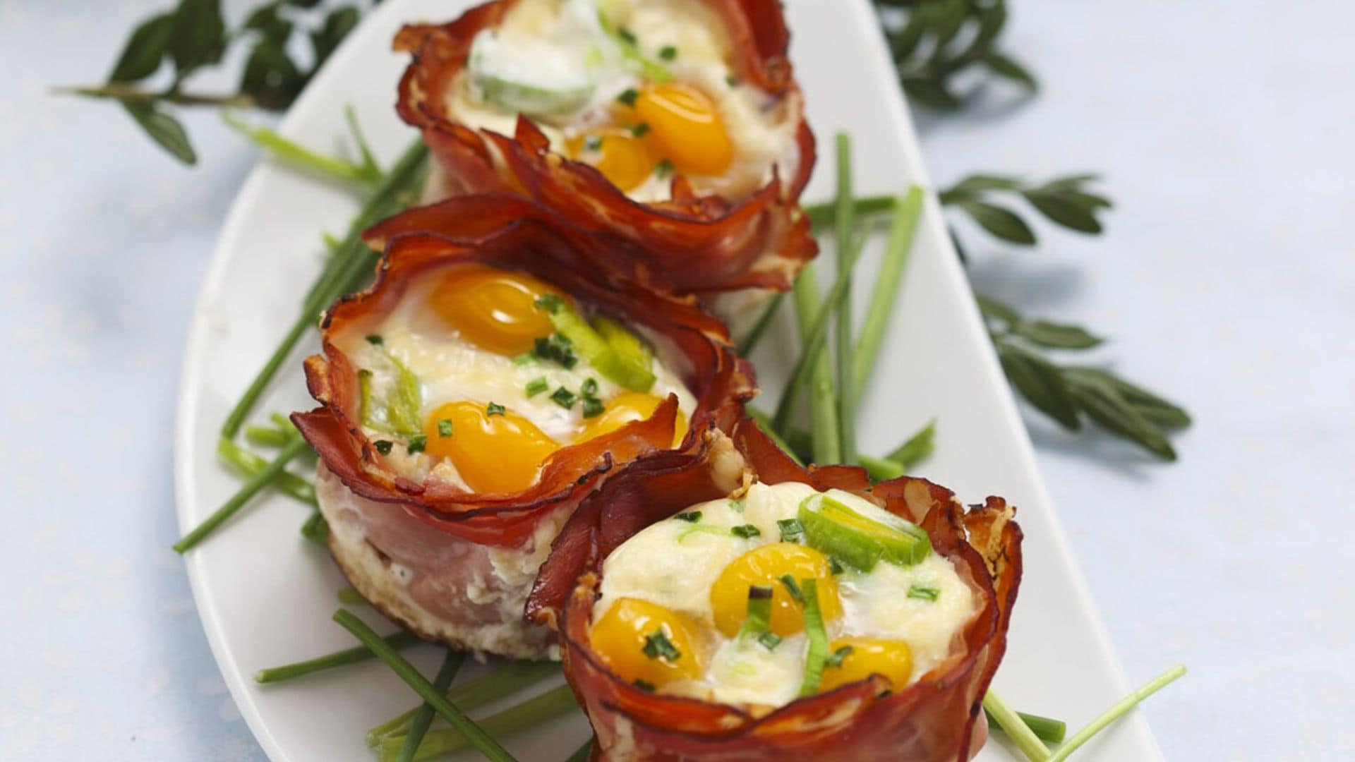 Cestitas de jamón con puré de patata y huevos de codorniz