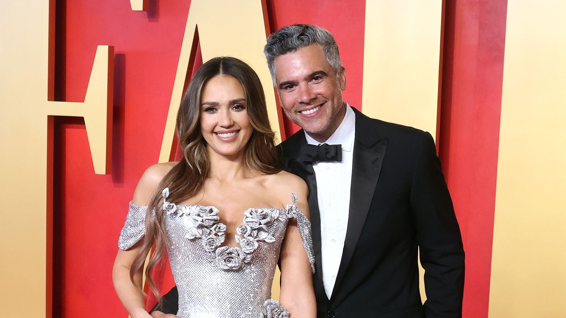 Jessica Alba y otras famosas que se han reencontrado con sus ex en las graduaciones de sus hijos