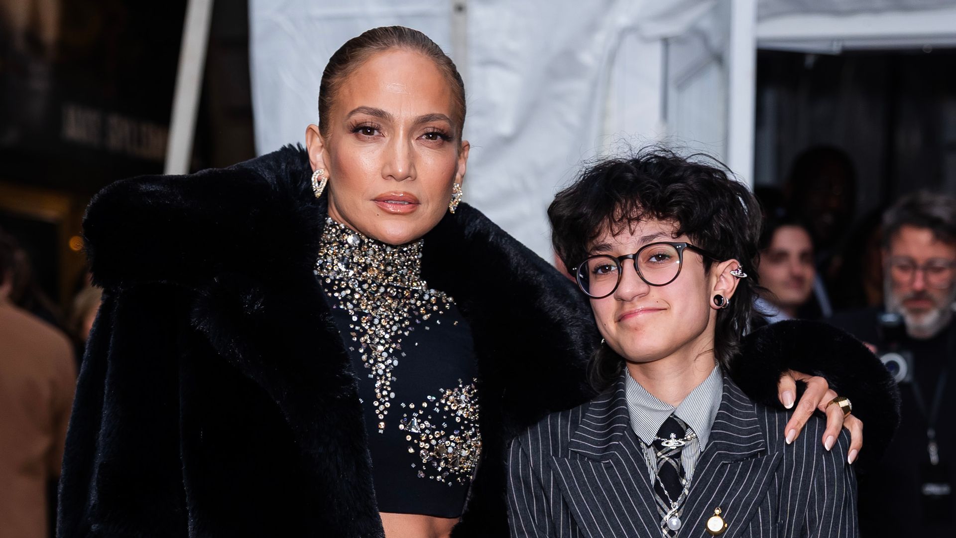 Jennifer Lopez y su hija Emme deslumbran en una cita en el teatro en Nueva York