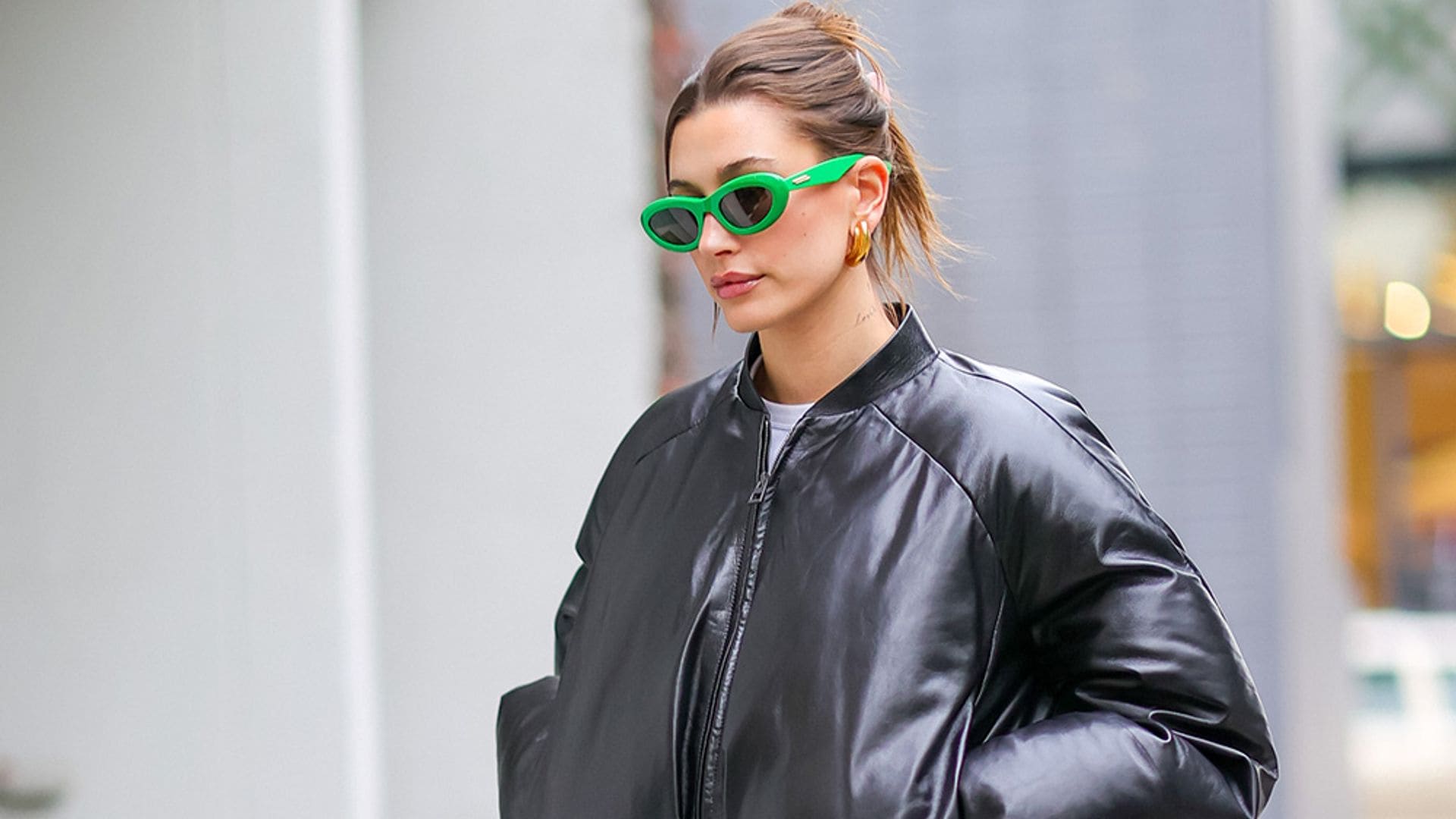 Hailey Bieber y Kendall Jenner, unidas por la cazadora acolchada que también arrasa en Zara