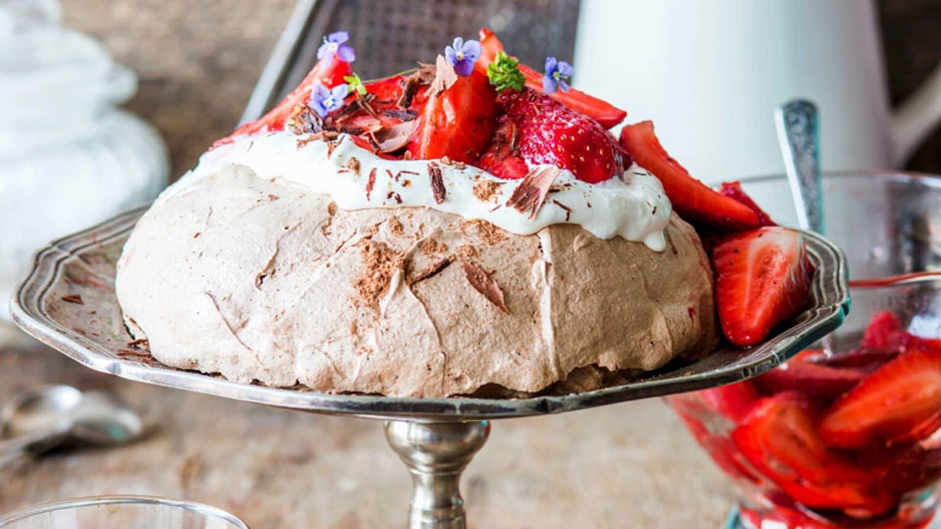 'Pavlova' de chocolate y fresas