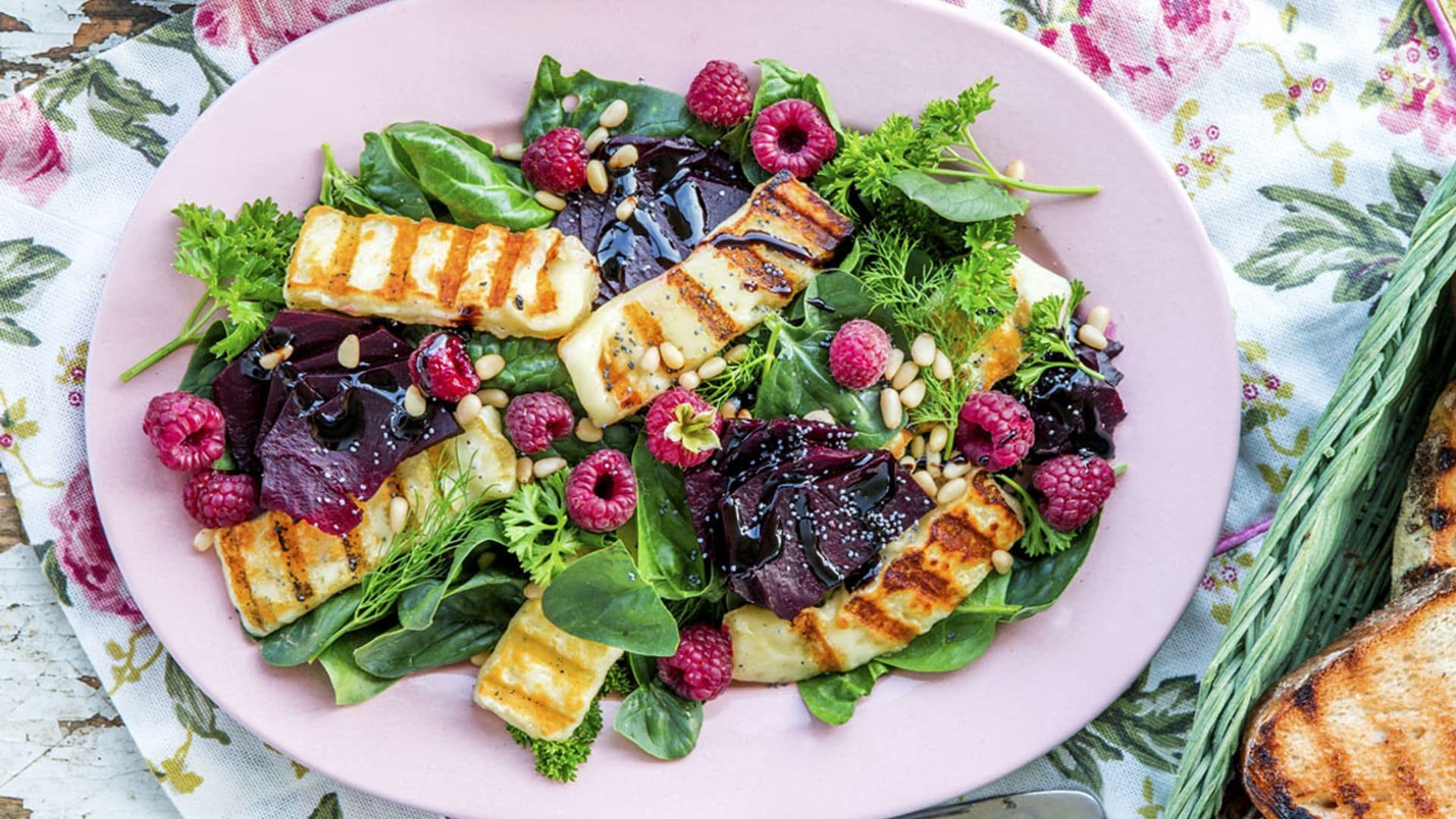 Feta, 'mozzarella'… elige tu queso favorito y ¡alegra tus ensaladas!