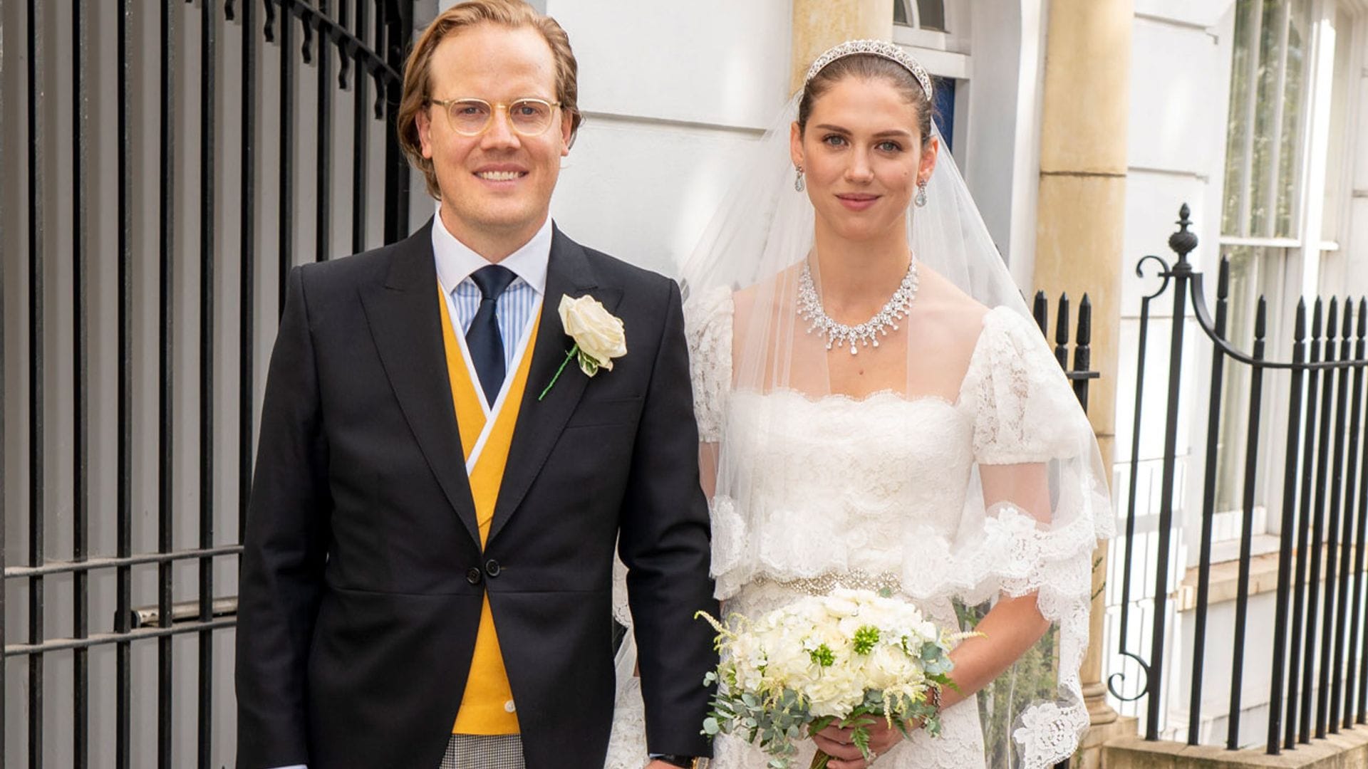 En Londres y con un taxi decorado para la ocasión: la boda de la modelo Sabrina Percy y Phineas Page, heredero de la pizzerias Franco Manca