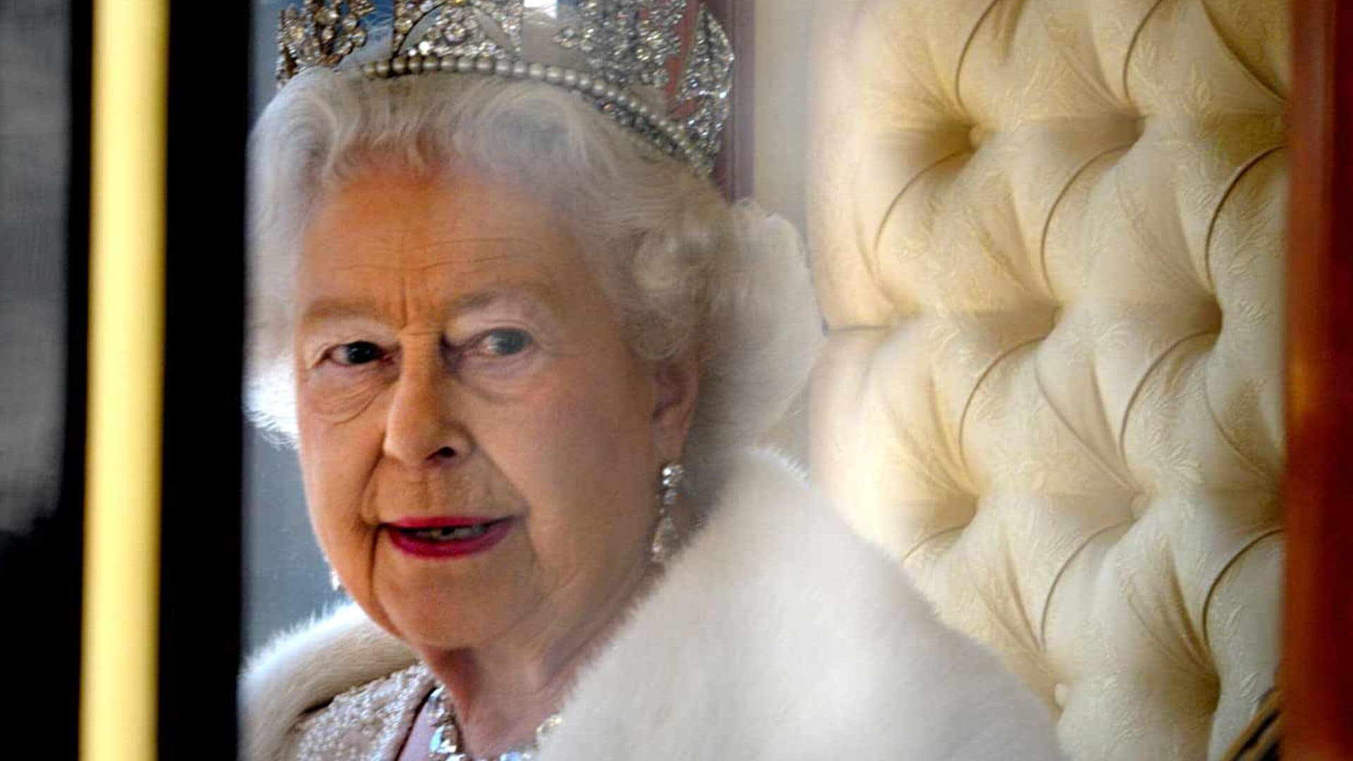 La reina Isabel II de Inglaterra o cómo dar 42 vueltas al mundo en 96 años
