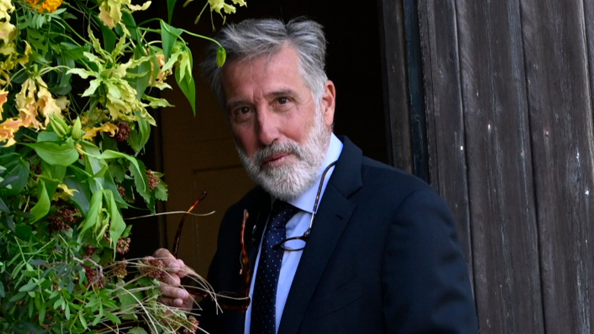 Emilio Aragón, un abuelo entregado: la emoción del artista en el bautizo de su nieto Pelayo