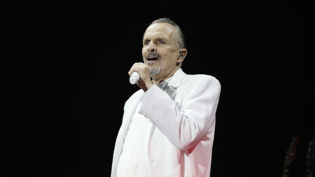 Miguel Bosé en su concierto en Madrid el 1 de julio de 2025 