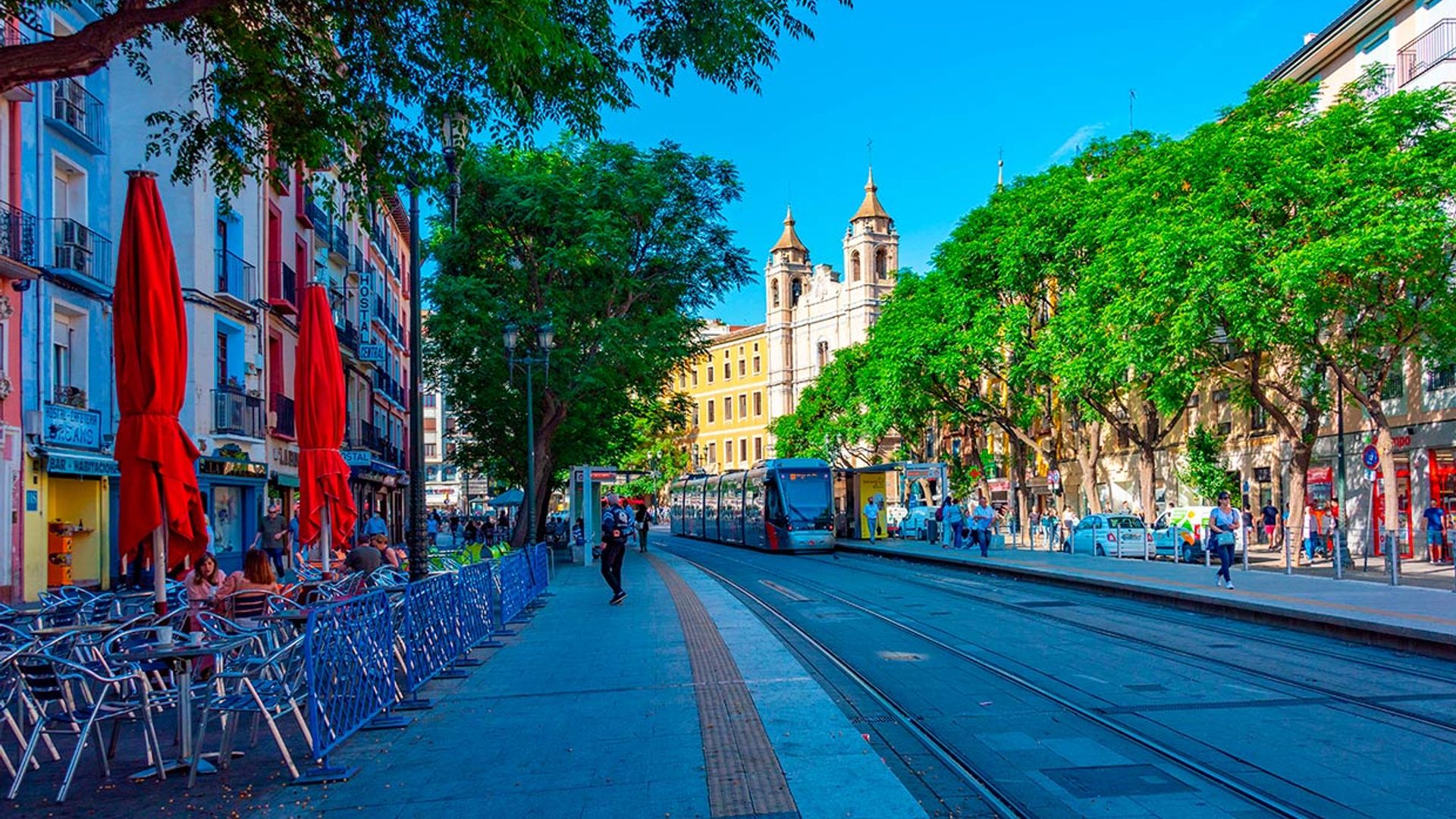 Algo está pasando en Zaragoza, la ciudad en la que va a recalar la princesa Leonor