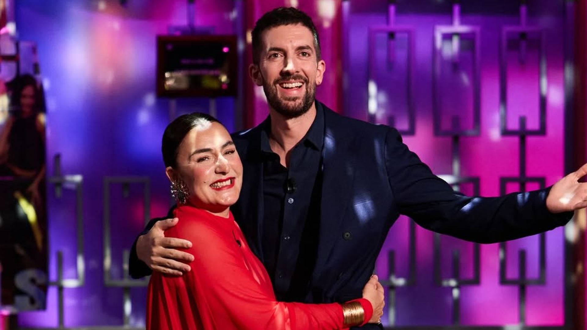 Candela Peña se estrena como invitada de 'La Revuelta' y recuerda su primera entrevista con David Broncano: “Te enamoraste de mí”