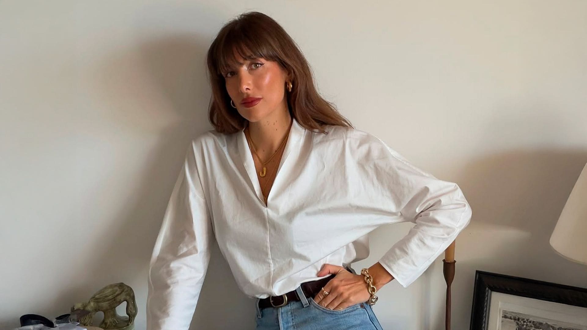 Joyitas doradas para elevar looks básicos