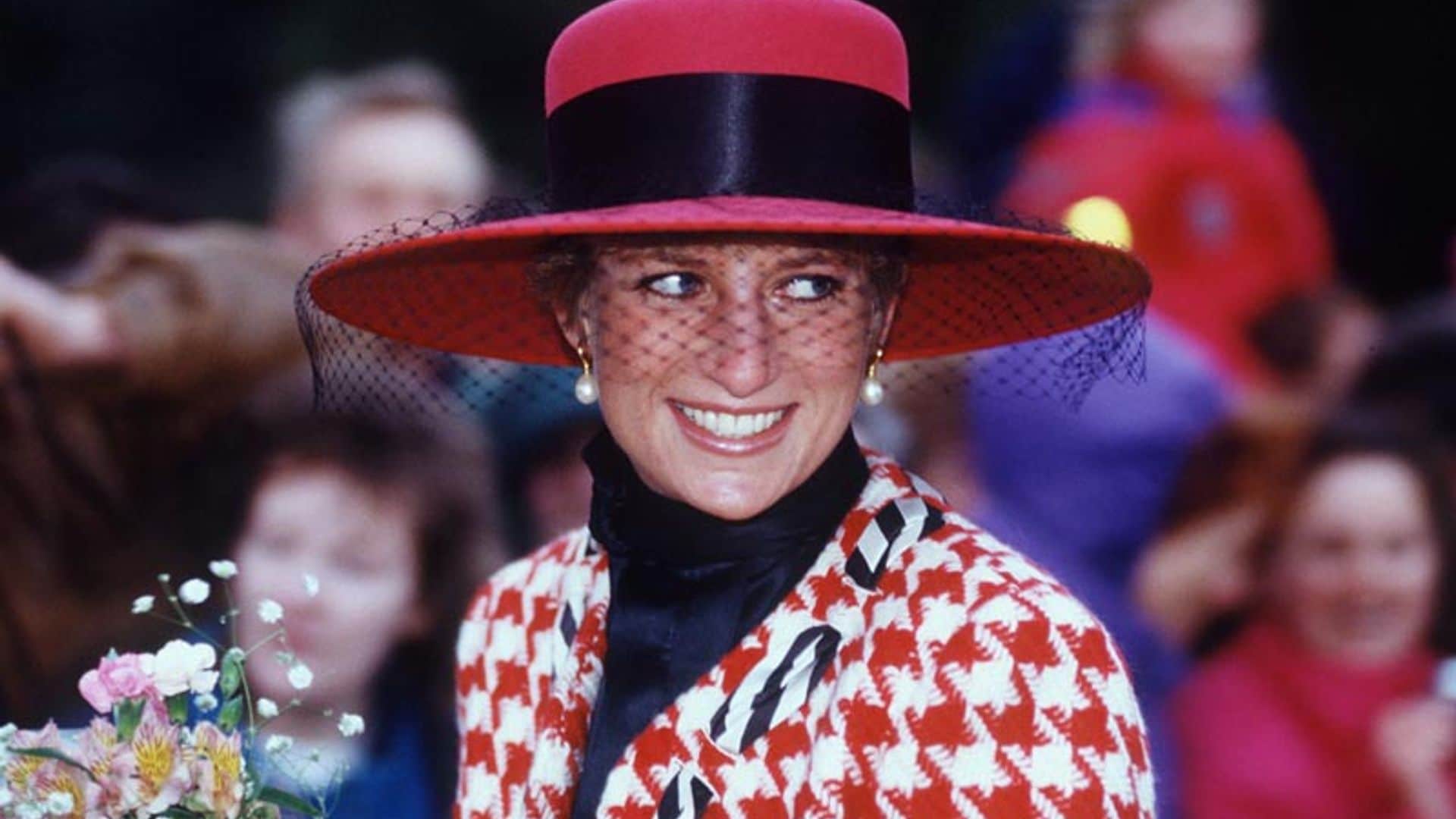El fenómeno de Diana de Gales sigue creciendo: cuenta atrás para 'la subasta de su ropa más completa de la historia'